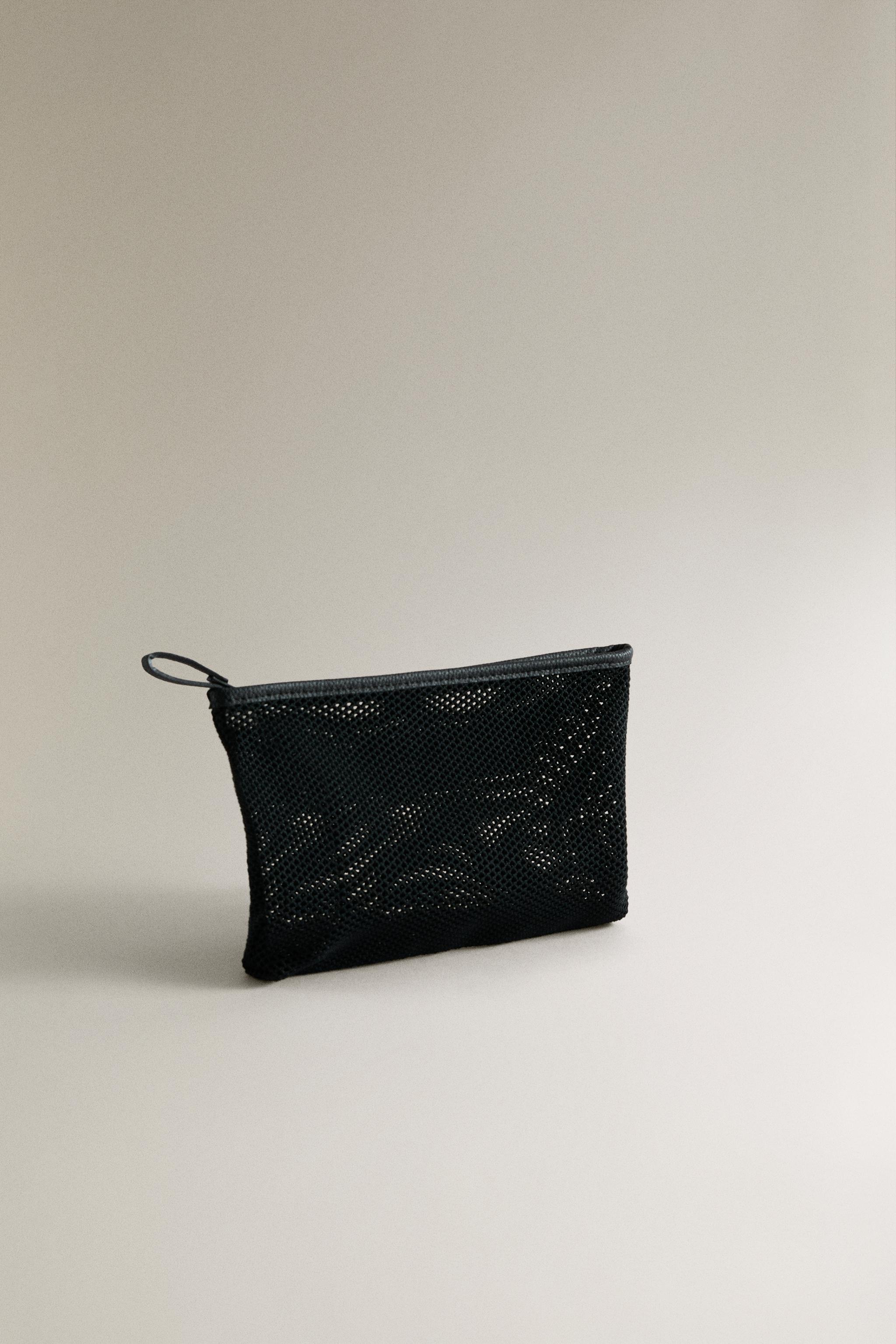 KNIT MAKEUP BAG